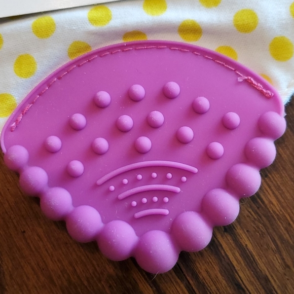 Drool bib with teether. - Picture 4 of 4